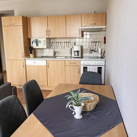Nette In Mit Balkon Und Seeblick * راينزبرج